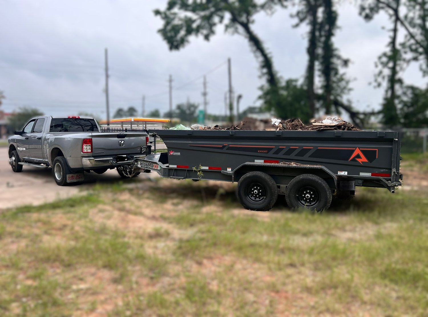 7x14ft hydraulic dump trailer rental for construction and landscaping projects in Humble TX